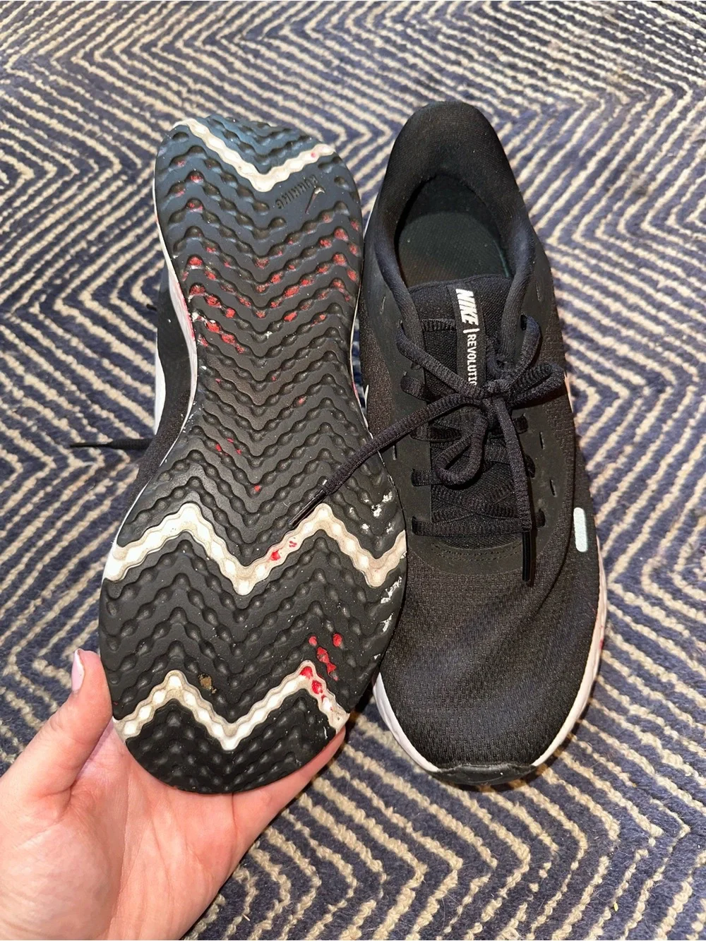 Nike Men's Black and White Athletic Running Shoes